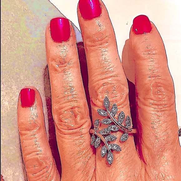 LONG SILVER LEAF SWIRL CZ RING   BEAUTIFUL  SIZE 7   NEW - Picture 4 of 4